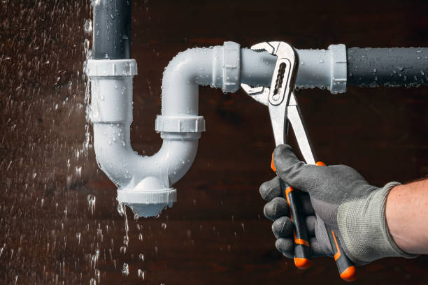 Professional Gas Line Repair technician working in Lynnville, IN